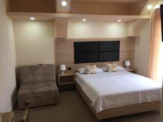 Гостевой дом Guesthouse Liamra Улцинь Трехместный номер с балконом-2