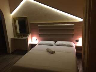 Гостевой дом Guesthouse Liamra Улцинь Трехместный номер с балконом-9